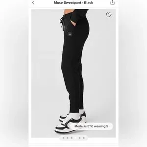 Alo muse sweatpants black